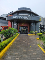 Mc Donald Complex outside