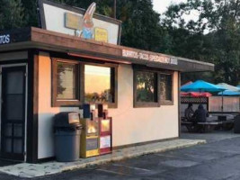 Butch's  Beach Burritos outside