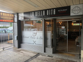 La Bella Vita outside