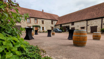 La ferme de Presles outside