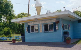 Bailey's Dairy Treat outside