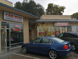 Cẩm Hưng Sandwich And Coffee outside