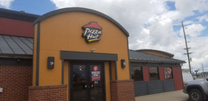 Pizza Hut outside