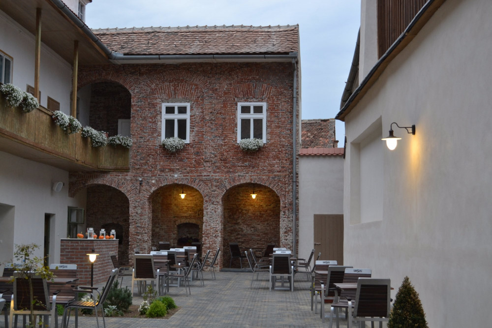 JULES - Bistro Restaurant În interior