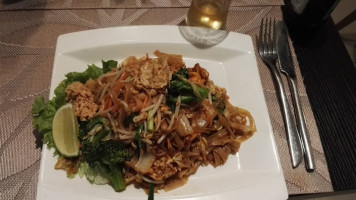 Mon Petit Thai food