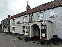 Lethbridge Arms outside