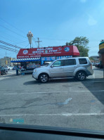 Uncle Louie G's Italian Ice Ice Cream outside