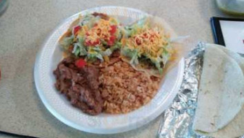 Tania's Taqueria food