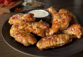 Hooters Overland Park food