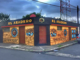 El Asadero, Locos Por El Asado inside