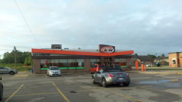 A&W Restaurant outside