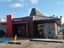 Pizza Hut outside