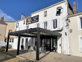 Le Pub Des Halles inside