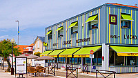 Brasserie Plage Acadie outside