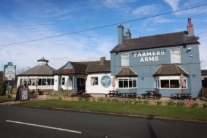 The Farmers Arms outside