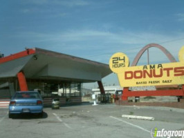 Ama Donuts outside