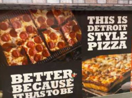 Jet's Pizza food