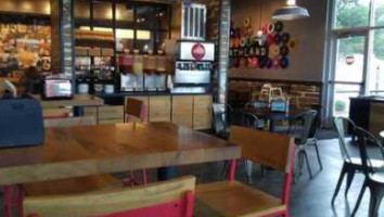 Mod Pizza inside