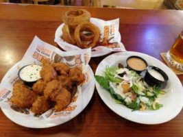 Hooters food