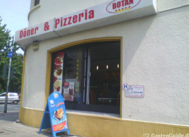 Botan Döner Pizzeria outside