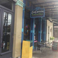 La Carreta outside