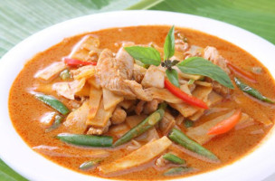 Thai Patcharin food