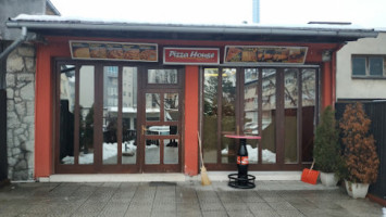 Pizza House outside