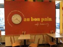 Au Bon Pain inside