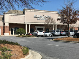 Barnes Noble outside