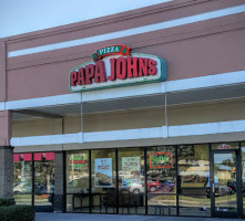 Papa Johns Pizza outside