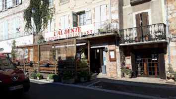 L'al Dente outside