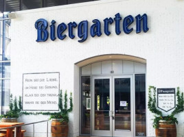 Biergarten on Lamar outside