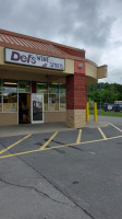 Del's Wine Spirits outside