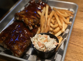 Rusty Bucket And Tavern food