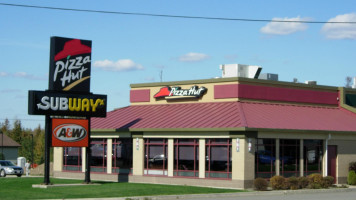 Pizza Hut outside