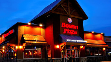 Boston Pizza inside