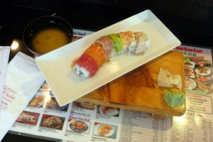 Yoshino Sushi food