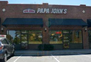 Papa Johns Pizza outside