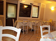 Pizzeria Il Portichetto inside