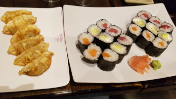 Sam Sushi food