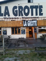 La Grotte outside