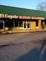 El Coyote outside