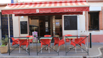 Restaurant L'Accessoire inside