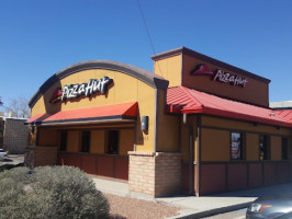 Pizza Hut outside