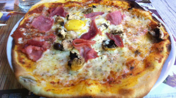 Pizza La Frontiere food