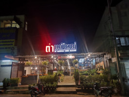 ตำแม่ใหญ่ By Factory Beer Garden outside