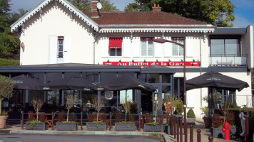 au buffet de la gare outside