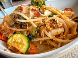 Duke's Pad Thai food