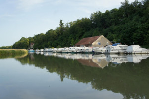 Le Vieux Port inside