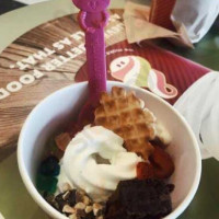 Menchie's Frozen Yogurt food